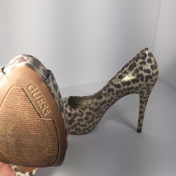 Guess leopard peep toe pumps. - Picture 8 of 8